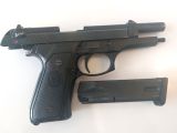 Temiz / Takriben 2.500 atış / Baretta FS92 / 2000 MODEL / Emekli Polisten / Satın alma belgesini alan arasın lütfen.